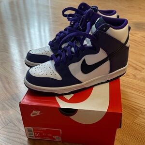 Nike Kids Shoes in Purple and White